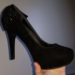 Black 5 inch heels with ribbon design